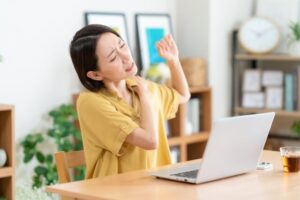 肩こりの原因は「食いしばり」かもしれません